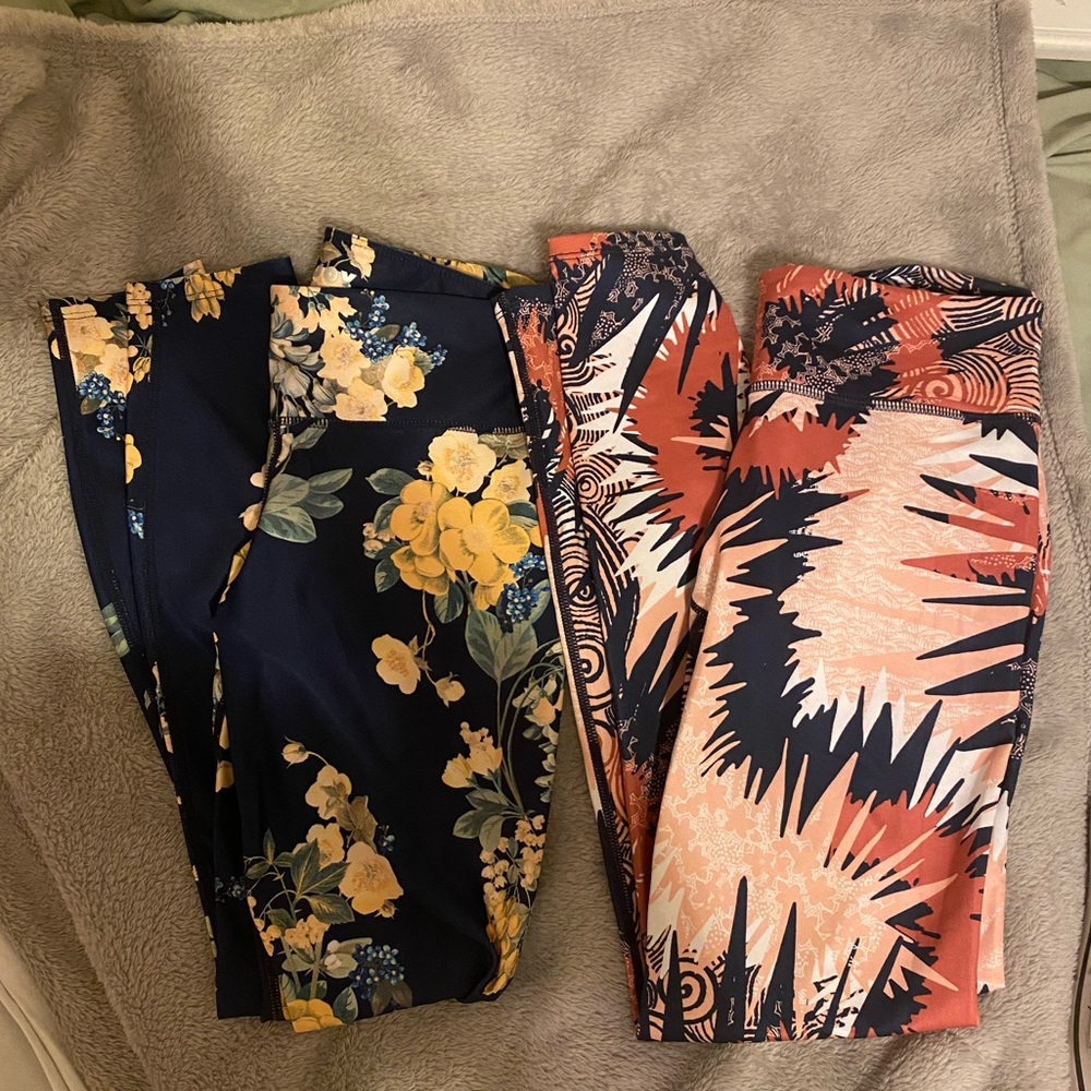 2 pairs of patterned leggings